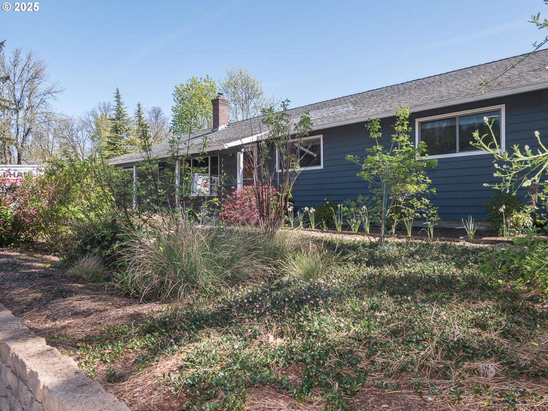2548 Southeast Eagle Avenue Gresham, OR 97080 - Photo 4 of 32 a view of a house with a yard and plants