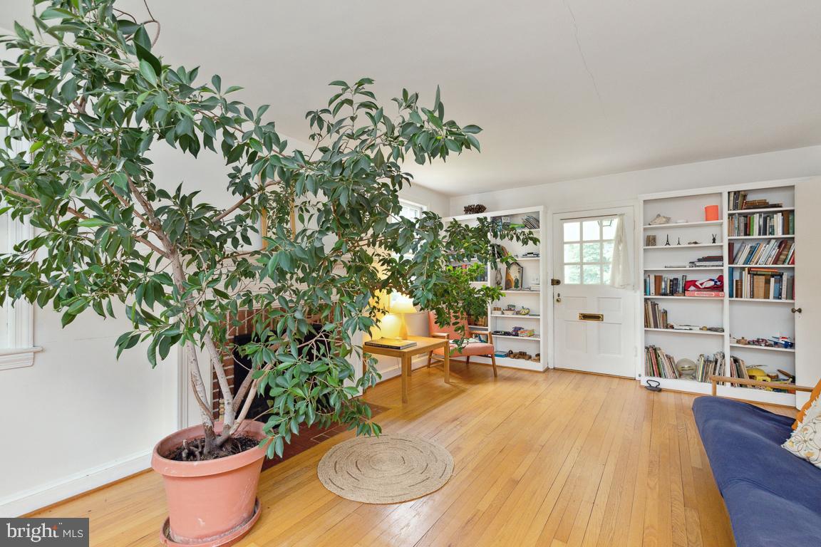 7129 Fairfax Road Bethesda, MD 20814 - Photo 14 of 42 hardwood floors, big windows!