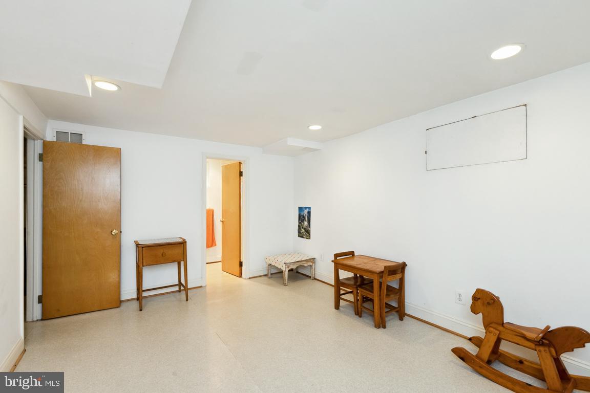 7129 Fairfax Road Bethesda, MD 20814 - Photo 26 of 42 Gallery Image 26