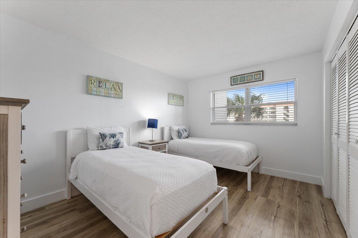 909 Santa Rosa Boulevard, Unit 138 Fort Walton Beach, FL 32548 - Photo 12 of 32 a bedroom with two beds and a table