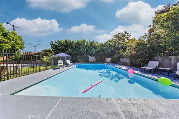 $3,980,000 | 900 North Gainsborough Drive, Pasadena, CA 91107