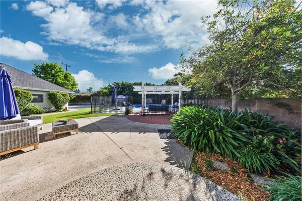 $3,980,000 | 900 North Gainsborough Drive, Pasadena, CA 91107