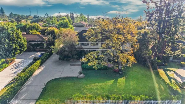 $3,980,000 | 900 North Gainsborough Drive, Pasadena, CA 91107