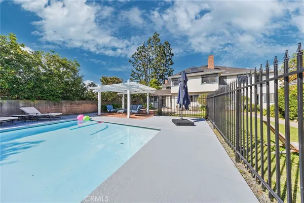 $3,980,000 | 900 North Gainsborough Drive, Pasadena, CA 91107