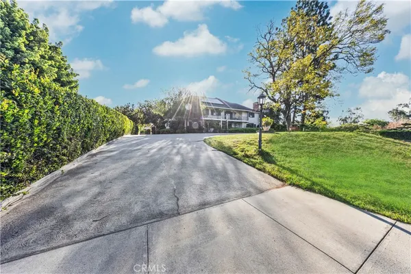 $3,980,000 | 900 North Gainsborough Drive, Pasadena, CA 91107