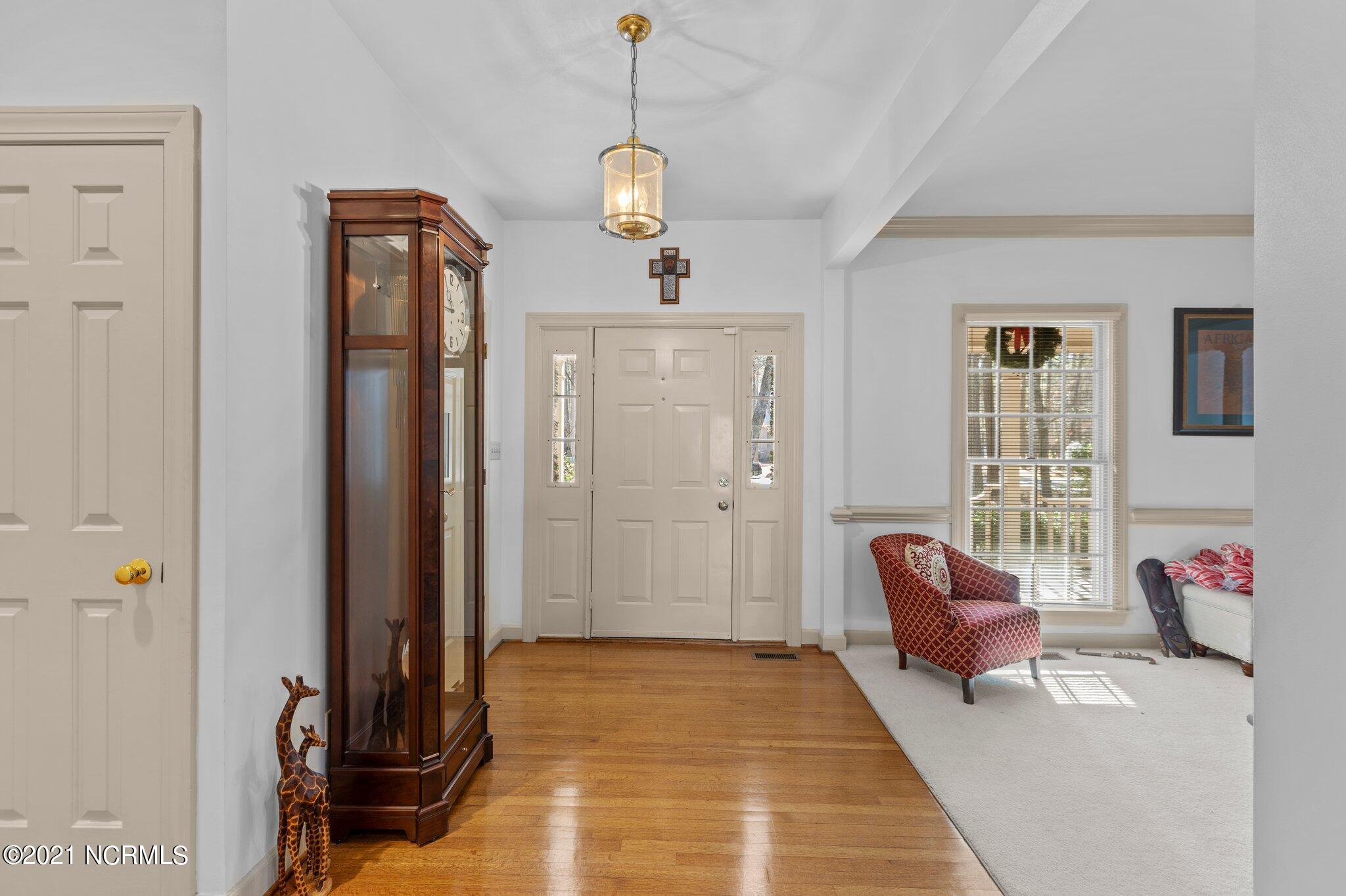 102 Egret Bay Road Washington, NC 27889 - Photo 4 of 40 entry foyer