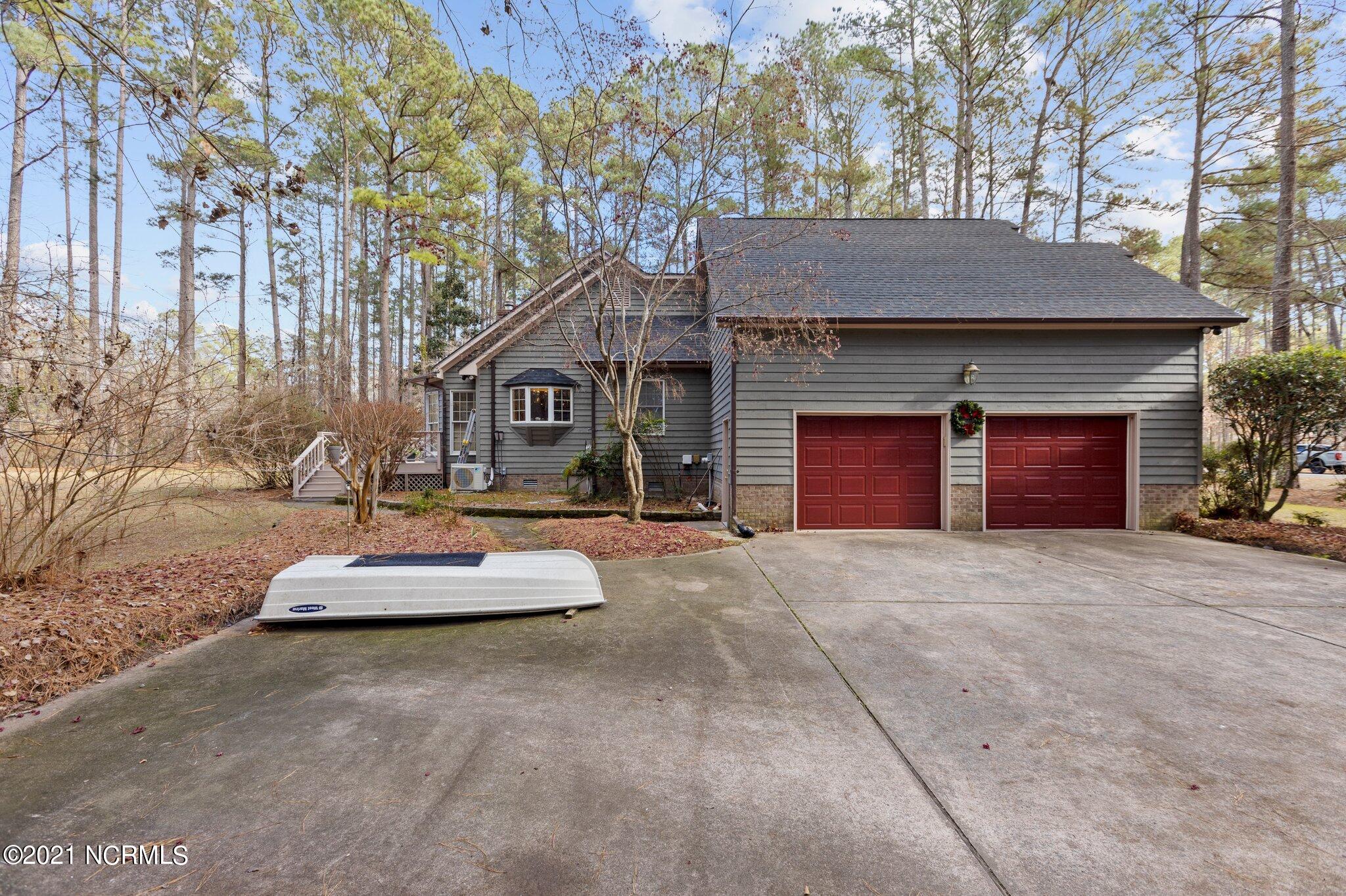 102 Egret Bay Road Washington, NC 27889 - Photo 7 of 40 garage side view