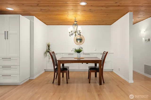 $1,120,000 | 5981 Lynwood Center Road Northeast, Bainbridge Island, WA 98110