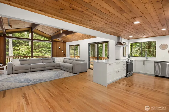 $1,120,000 | 5981 Lynwood Center Road Northeast, Bainbridge Island, WA 98110