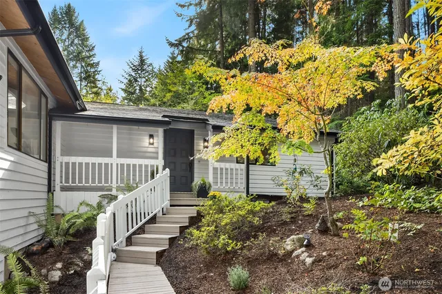 $1,120,000 | 5981 Lynwood Center Road Northeast, Bainbridge Island, WA 98110