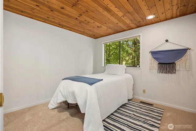 $1,120,000 | 5981 Lynwood Center Road Northeast, Bainbridge Island, WA 98110