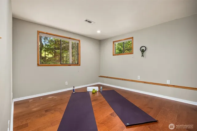 $1,120,000 | 5981 Lynwood Center Road Northeast, Bainbridge Island, WA 98110