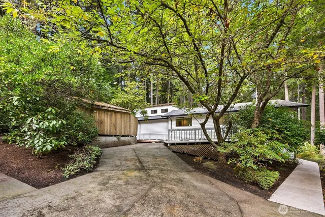 $1,120,000 | 5981 Lynwood Center Road Northeast, Bainbridge Island, WA 98110