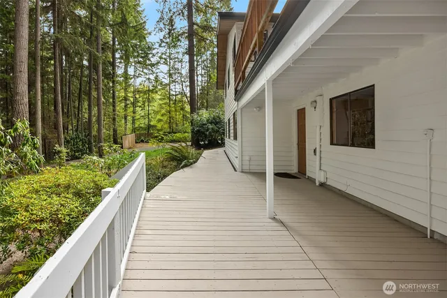$1,120,000 | 5981 Lynwood Center Road Northeast, Bainbridge Island, WA 98110