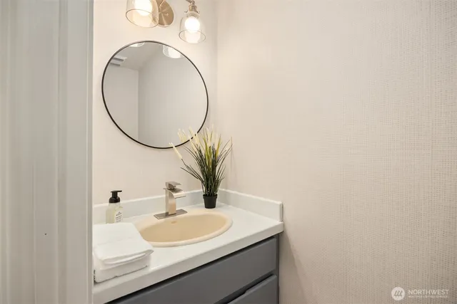 $1,120,000 | 5981 Lynwood Center Road Northeast, Bainbridge Island, WA 98110