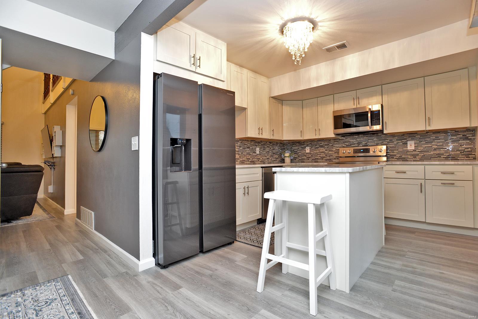 1056 Humber Circle St. Louis, MO 63129 - Photo 17 of 49