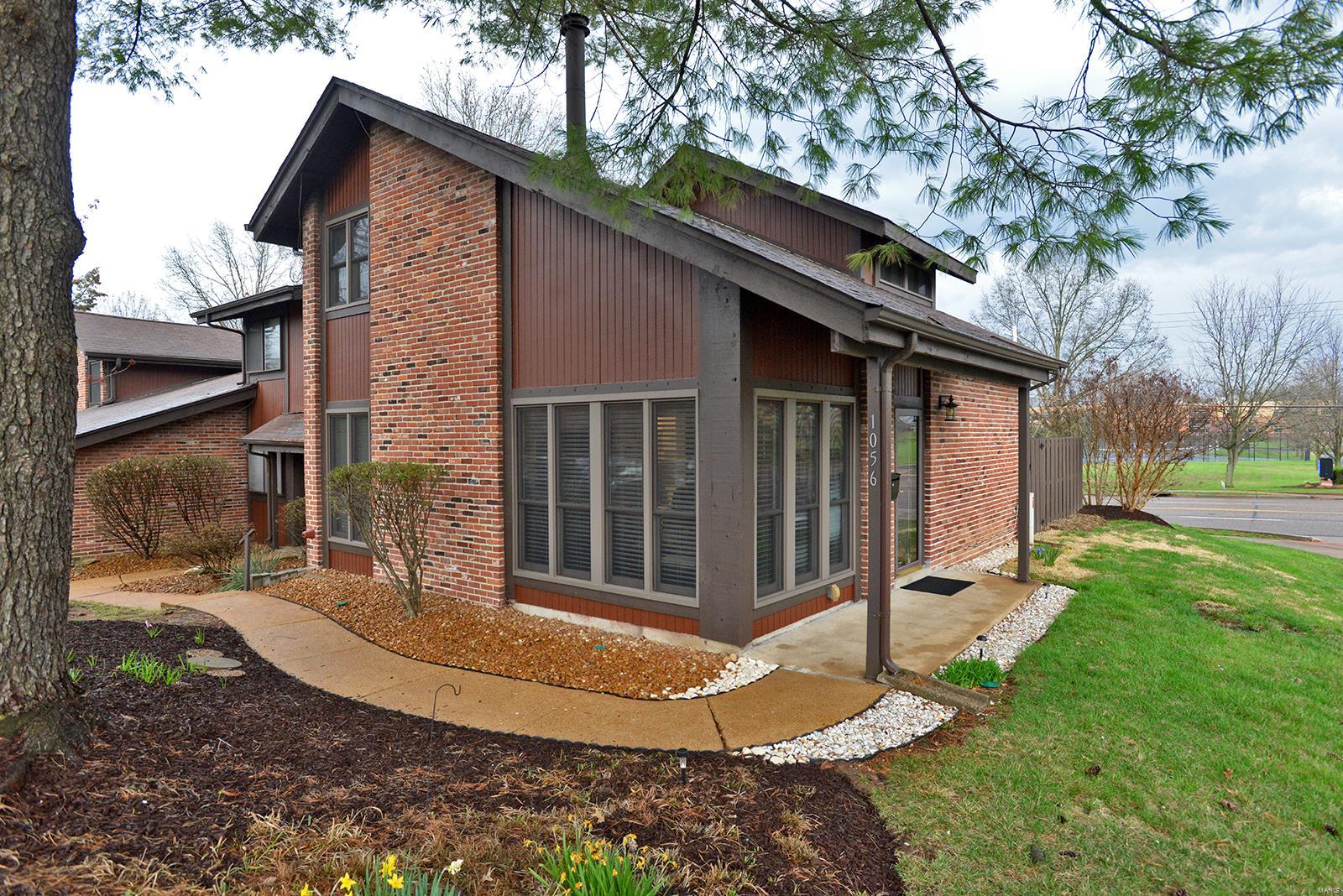 1056 Humber Circle St. Louis, MO 63129 - Photo 2 of 49