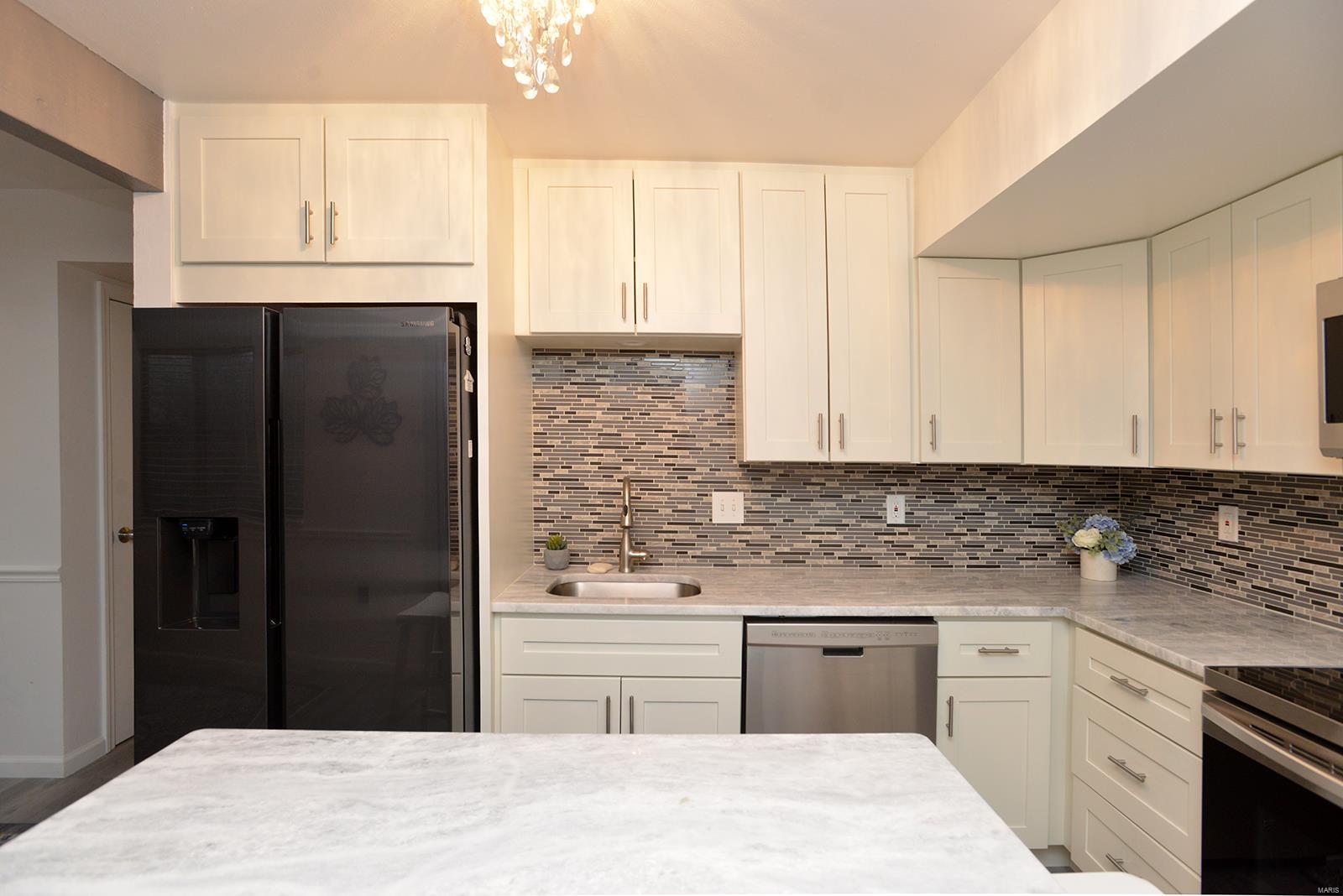 1056 Humber Circle St. Louis, MO 63129 - Photo 23 of 49