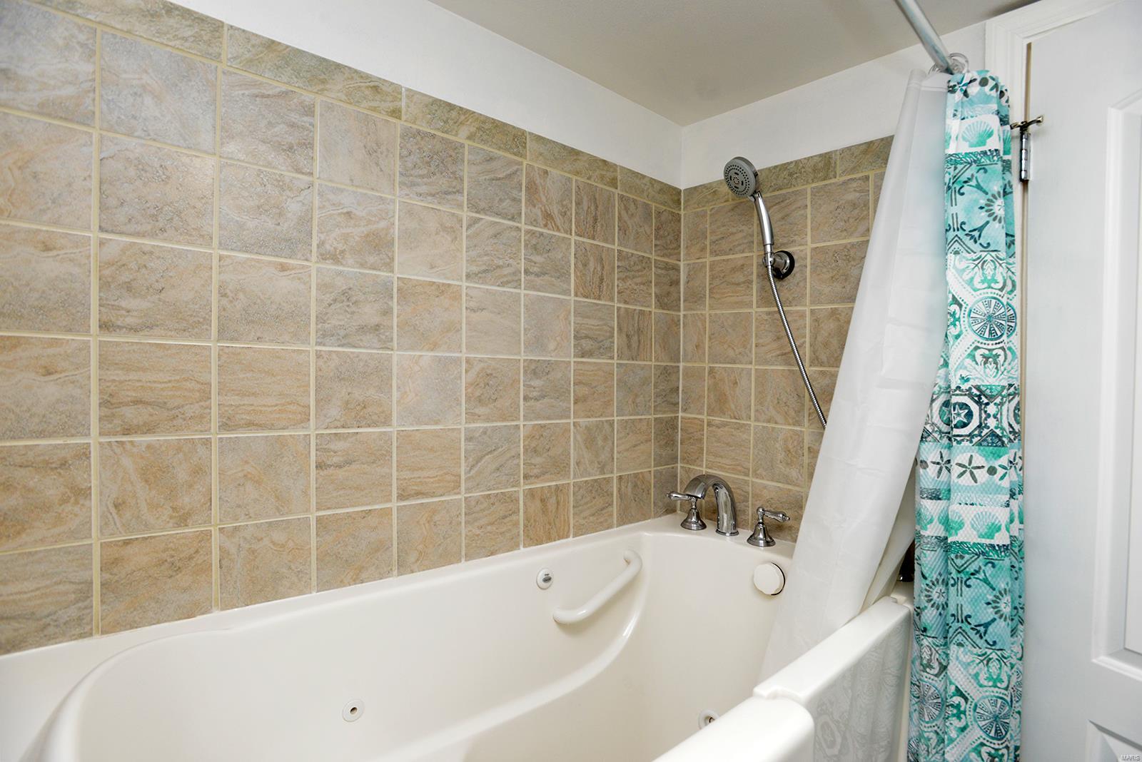 1056 Humber Circle St. Louis, MO 63129 - Photo 10 of 49