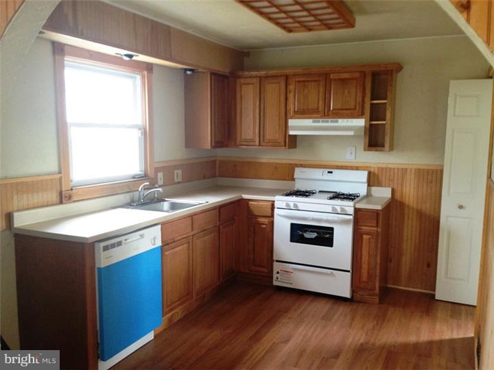 458 Alexander Avenue Maple Shade, NJ 08052 - Photo 3 of 19 Kitchen