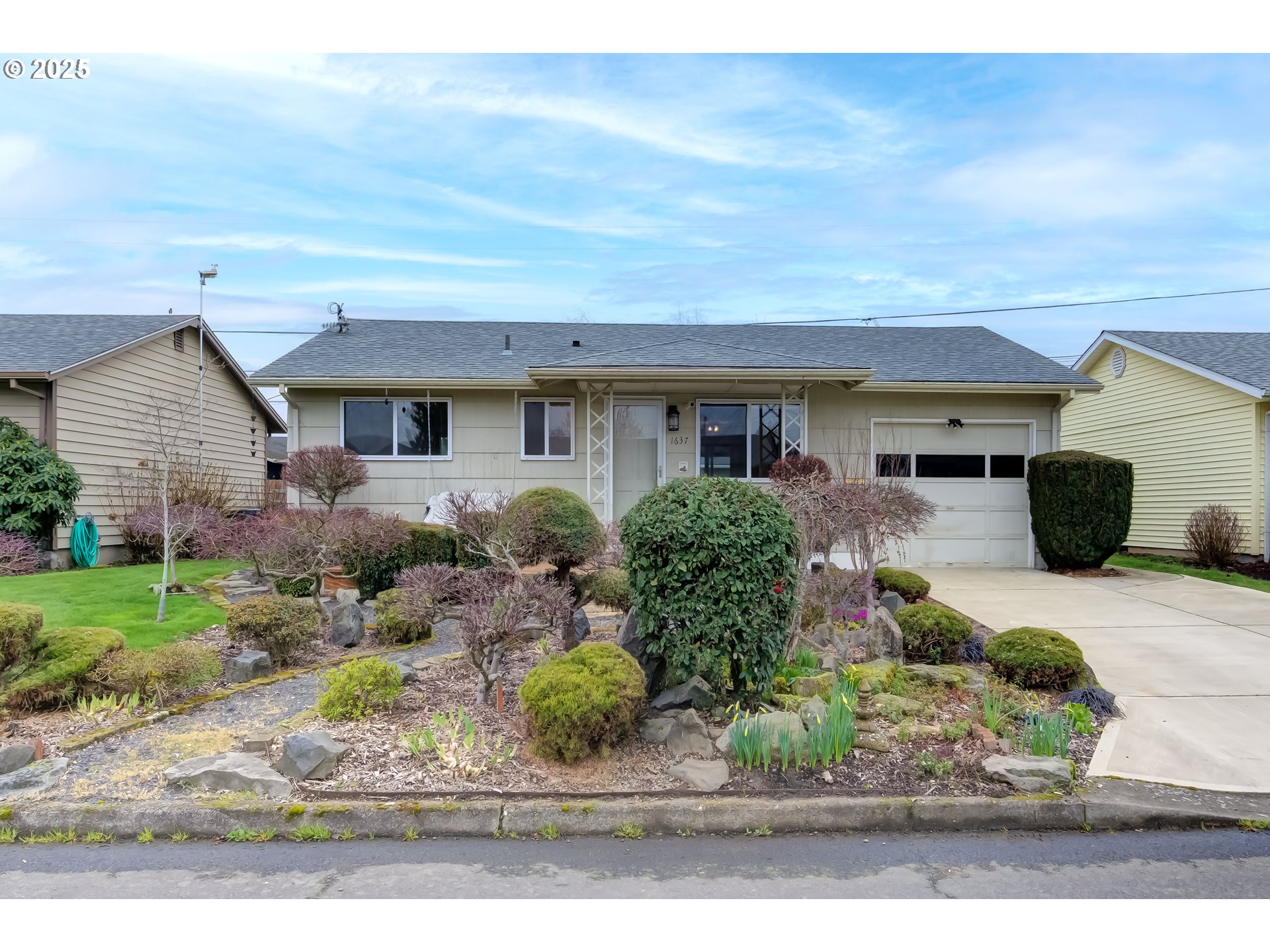 1637 Umpqua Road Woodburn, OR 97071 - Photo 1 of 28 Gallery Image 1