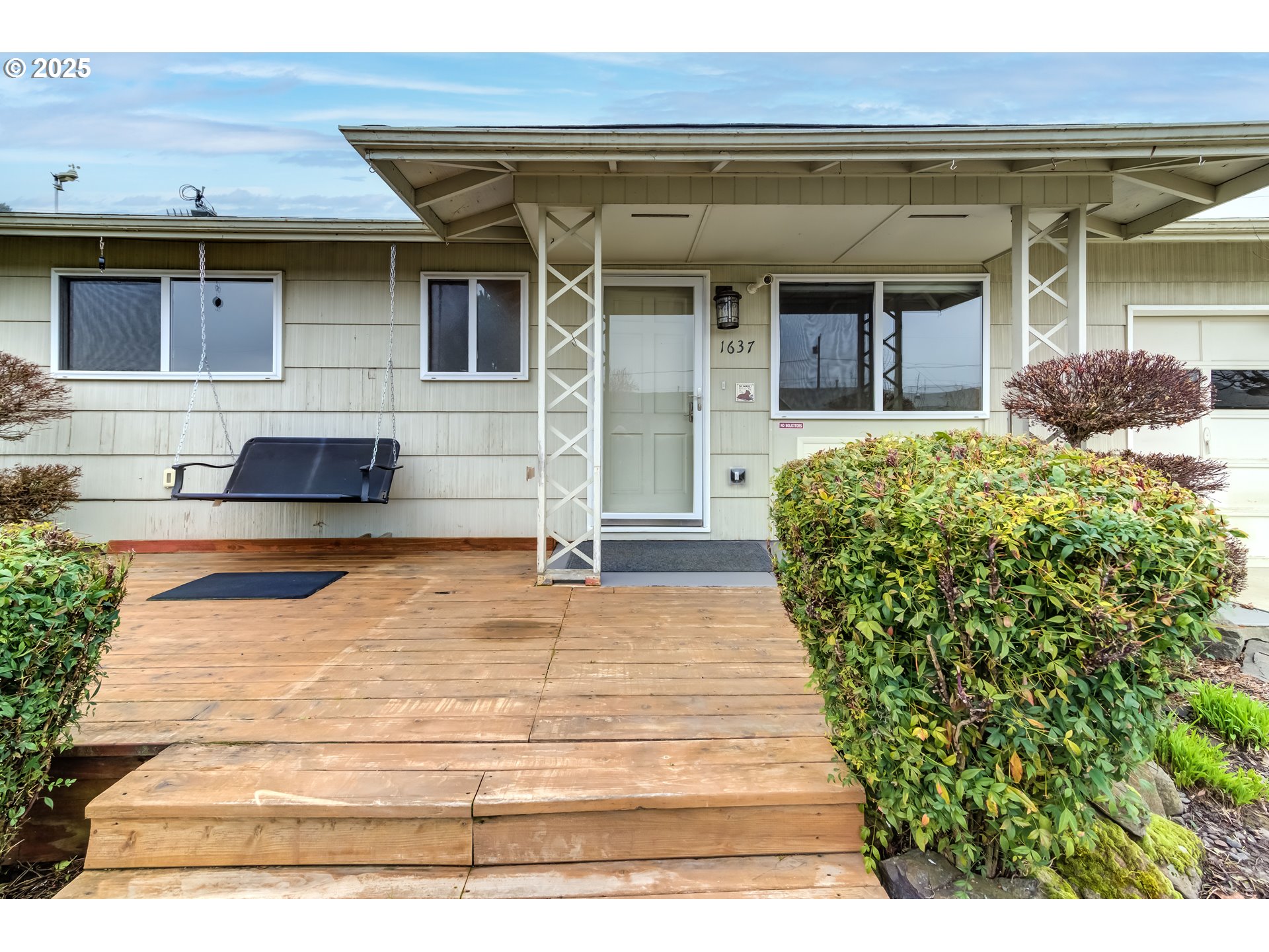 1637 Umpqua Road Woodburn, OR 97071 - Photo 2 of 28 Gallery Image 2