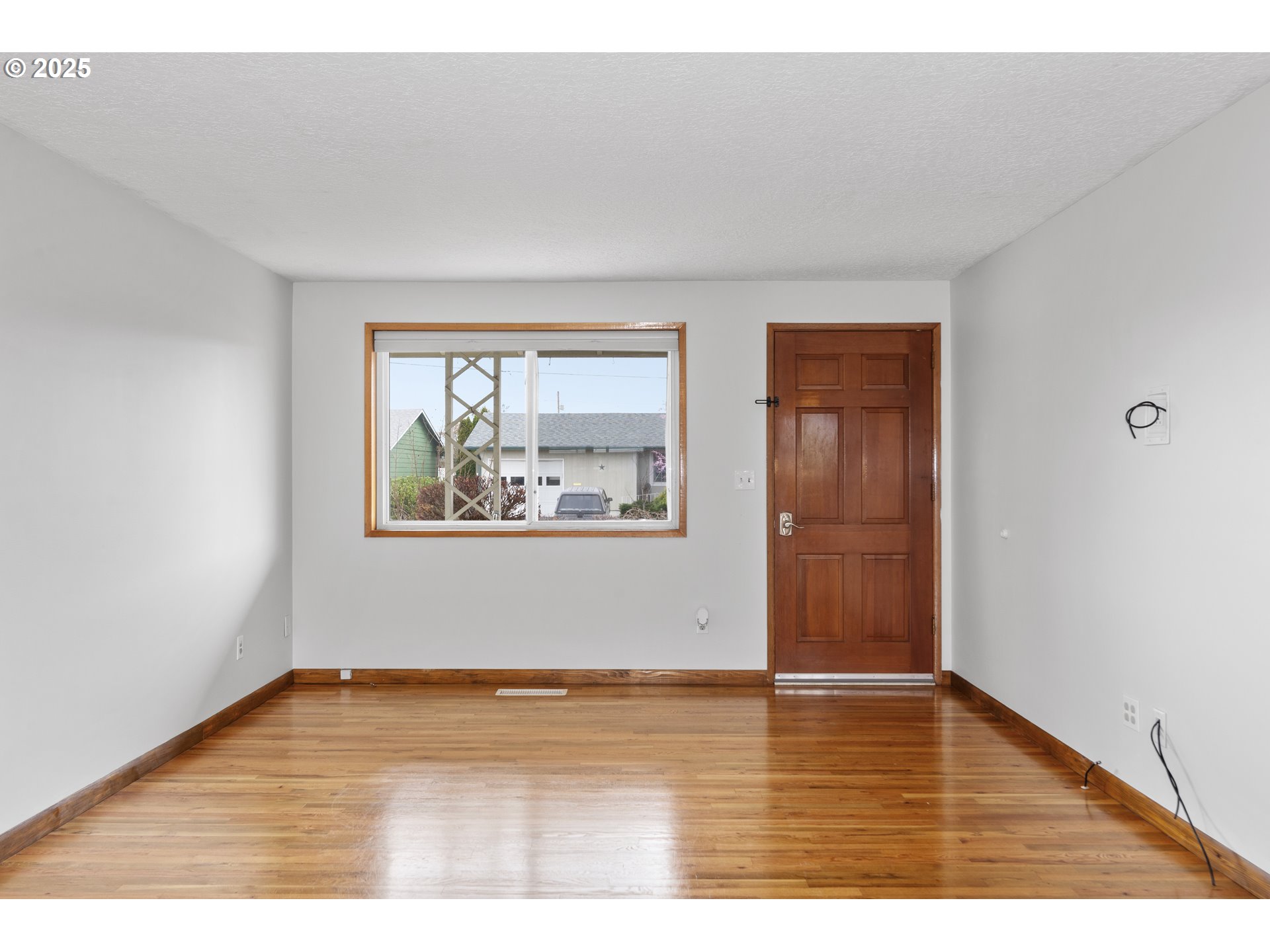 1637 Umpqua Road Woodburn, OR 97071 - Photo 5 of 28 Gallery Image 5