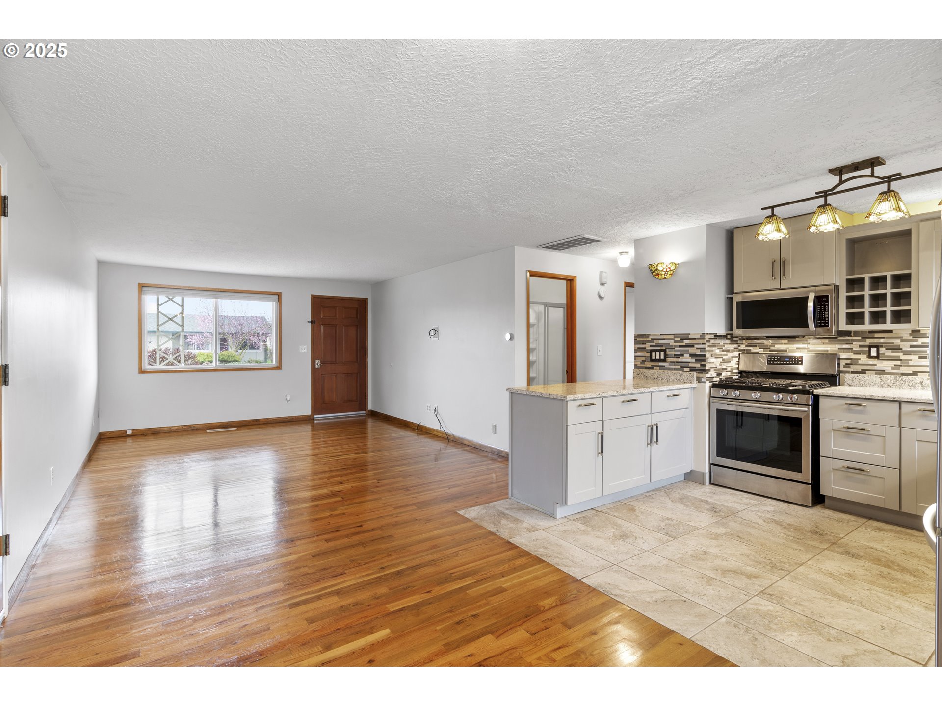 1637 Umpqua Road Woodburn, OR 97071 - Photo 8 of 28 Gallery Image 8