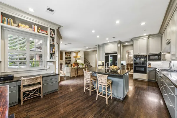 $1,550,000 | 2627 Sutton Court, Houston, TX 77027