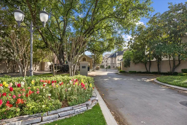 $1,550,000 | 2627 Sutton Court, Houston, TX 77027