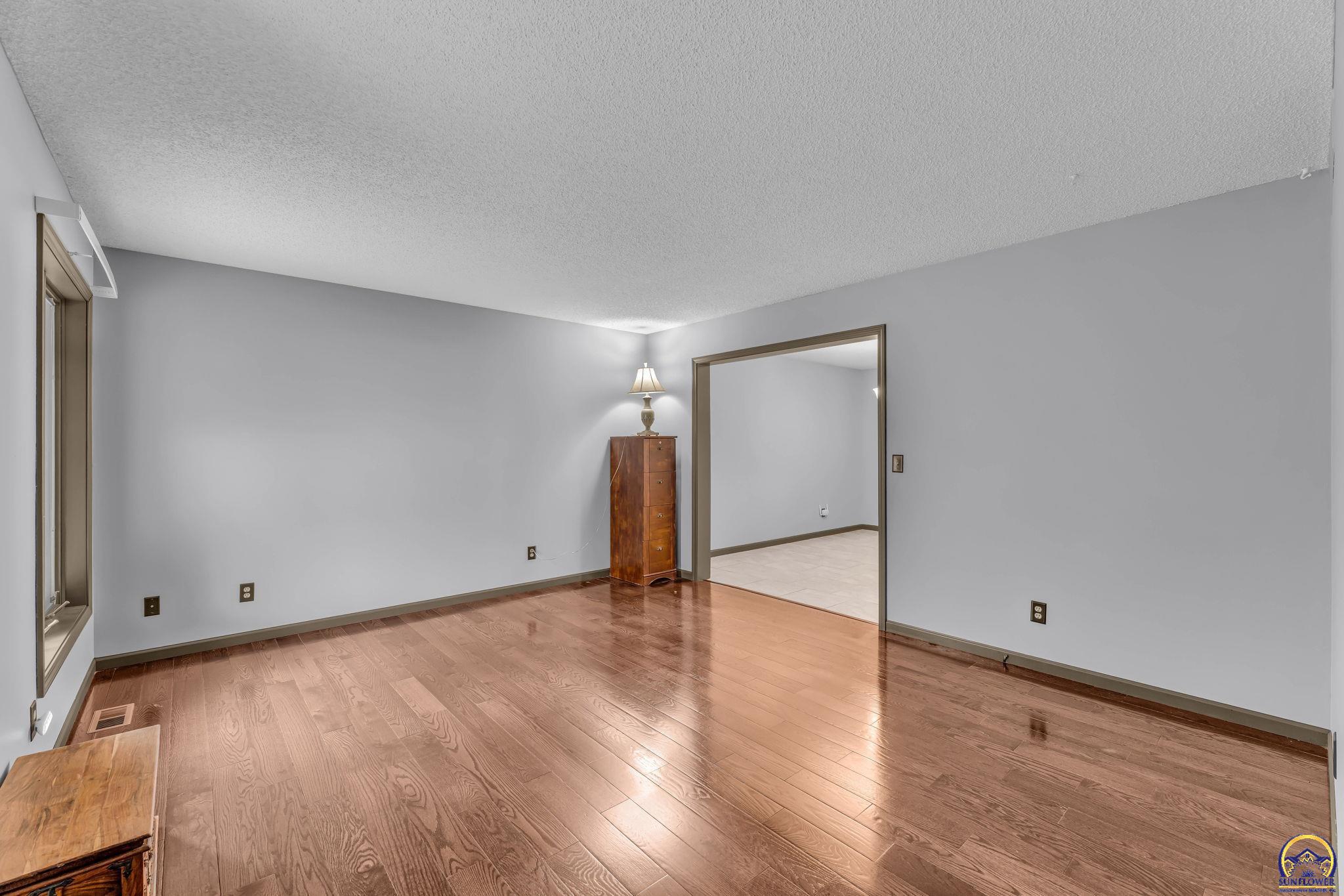 6236 Southwest 25th Street Topeka, KS 66614 - Photo 17 of 53