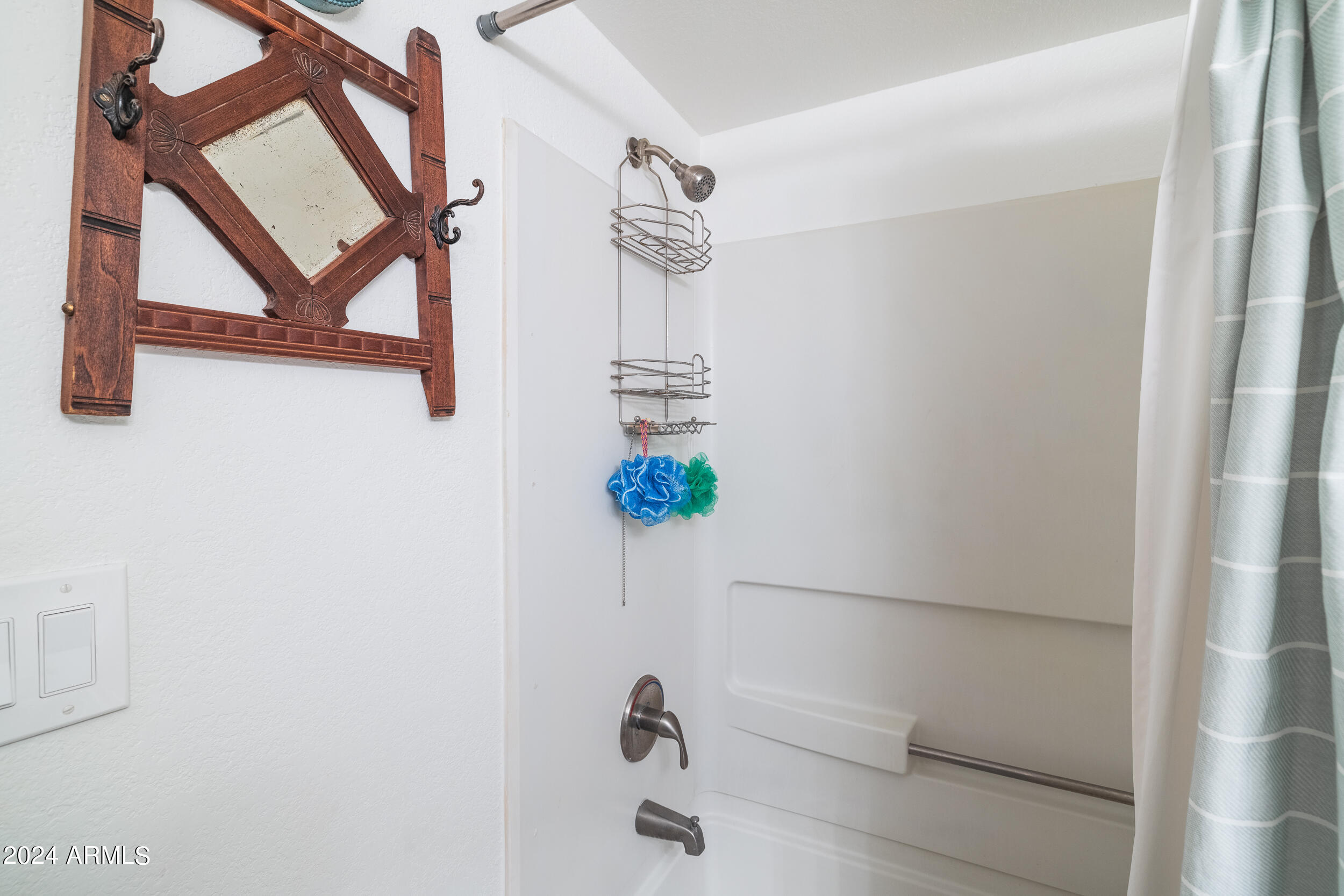 533 West Guadalupe Road, Unit 1088 Mesa, AZ 85210 - Photo 24 of 41 2nd Bathroom tub