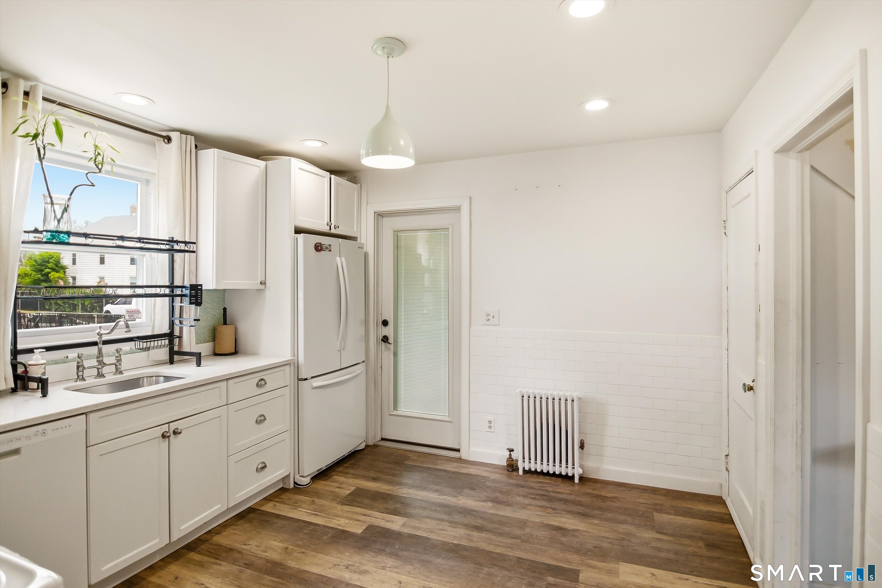 506 Lighthouse Road New Haven, CT 06512 - Photo 14 of 40
