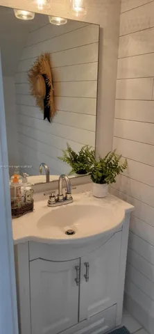 a view of entryway and hall