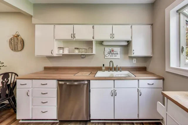 $275,000 | 21465 West Cres Drive, Mundelein, IL 60060