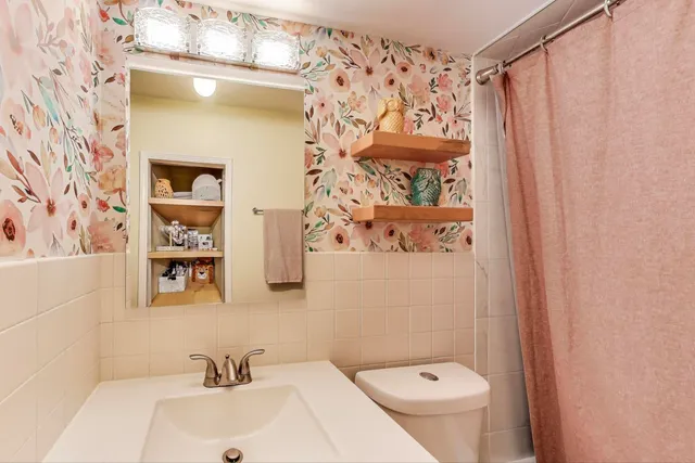 $275,000 | 21465 West Cres Drive, Mundelein, IL 60060