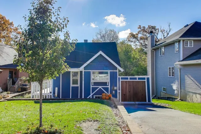 $275,000 | 21465 West Cres Drive, Mundelein, IL 60060