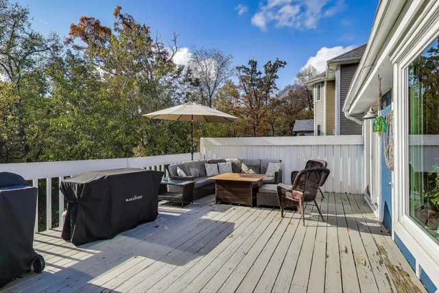 $275,000 | 21465 West Cres Drive, Mundelein, IL 60060