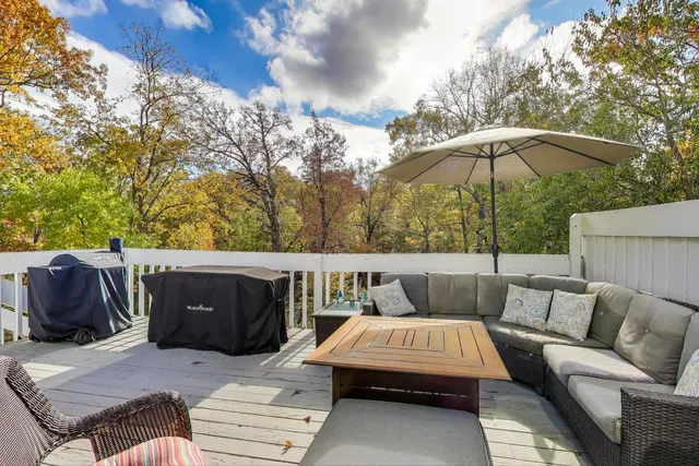 $275,000 | 21465 West Cres Drive, Mundelein, IL 60060