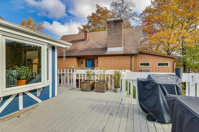 $275,000 | 21465 West Cres Drive, Mundelein, IL 60060