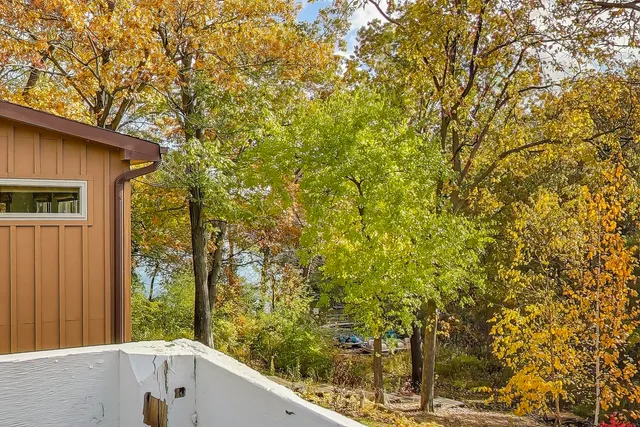 $275,000 | 21465 West Cres Drive, Mundelein, IL 60060