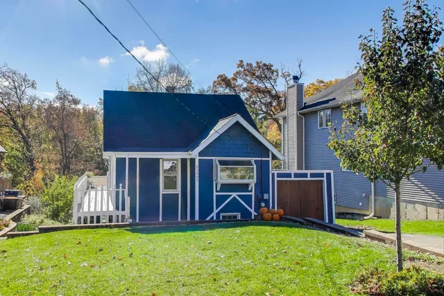 $275,000 | 21465 West Cres Drive, Mundelein, IL 60060