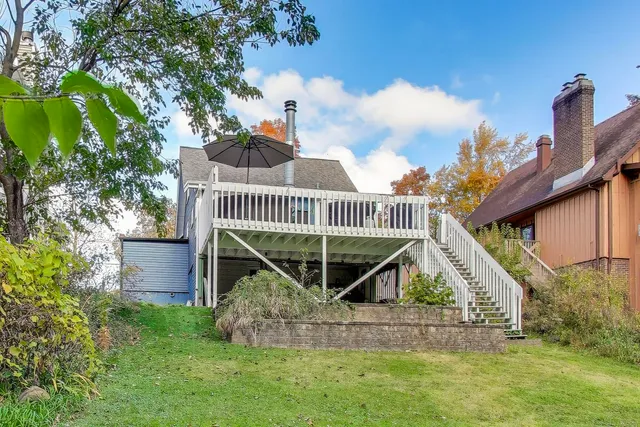 $275,000 | 21465 West Cres Drive, Mundelein, IL 60060