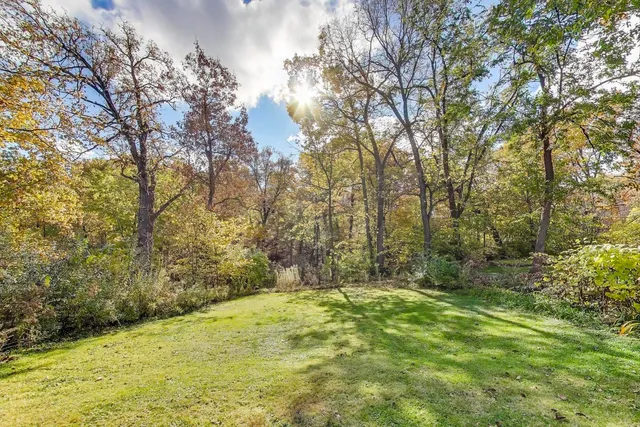 $275,000 | 21465 West Cres Drive, Mundelein, IL 60060