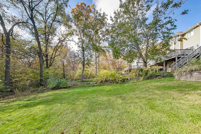 $275,000 | 21465 West Cres Drive, Mundelein, IL 60060