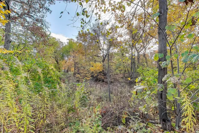 $275,000 | 21465 West Cres Drive, Mundelein, IL 60060