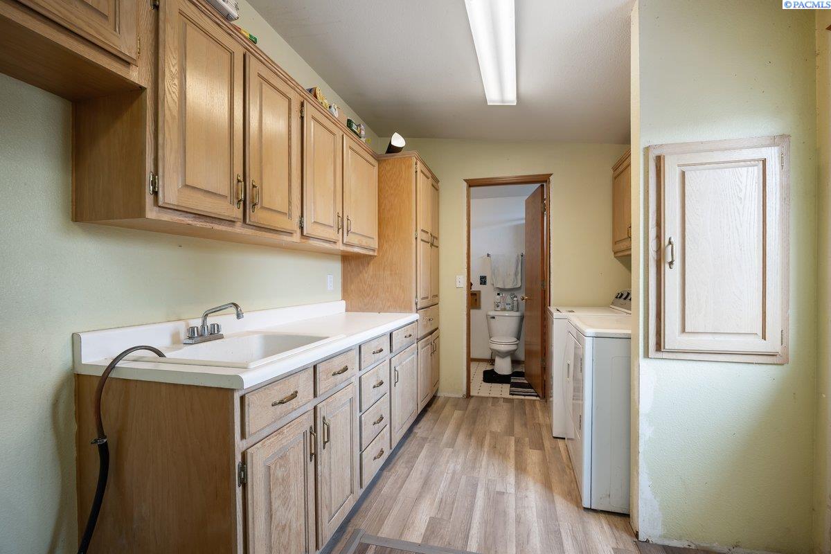 28707 South Finley Road Kennewick, WA 99337 - Photo 14 of 27 Gallery Image 14