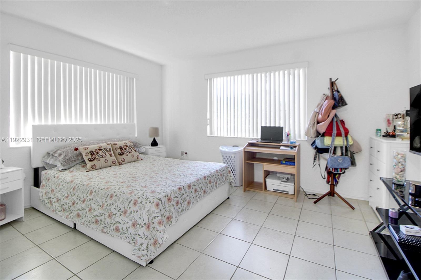 7700 Camino Real, Unit D101 Miami, FL 33143 - Photo 3 of 13 a bedroom with a bed and a window