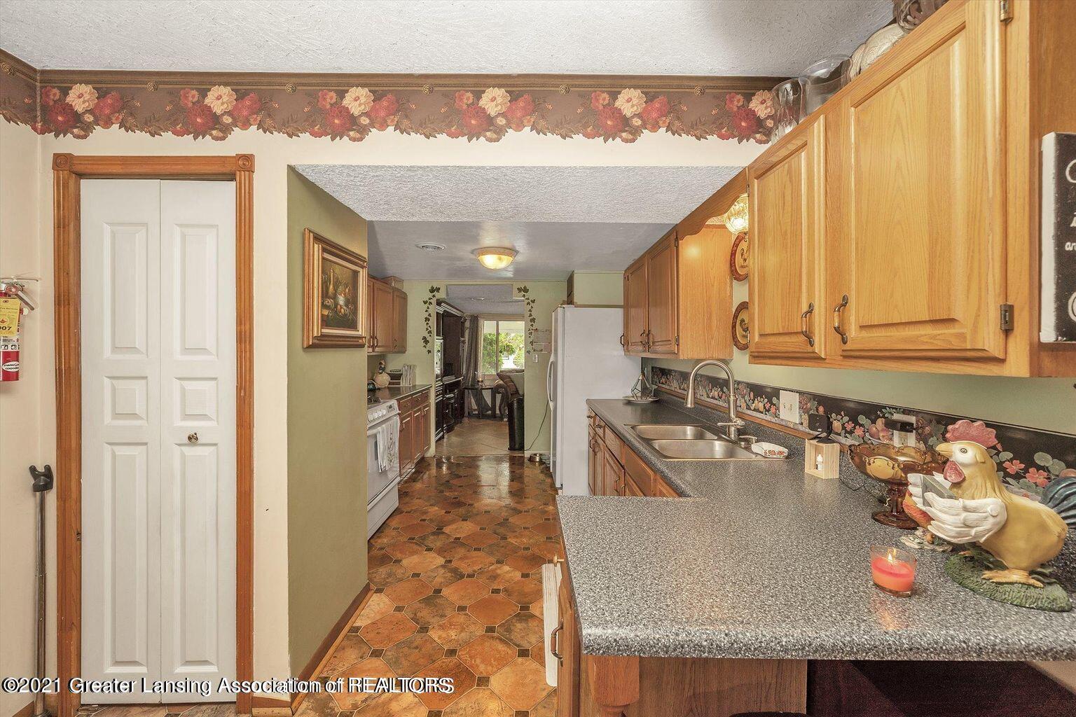 4926 Pleasant Grove Road Lansing, MI 48910 - Photo 11 of 36 PG9