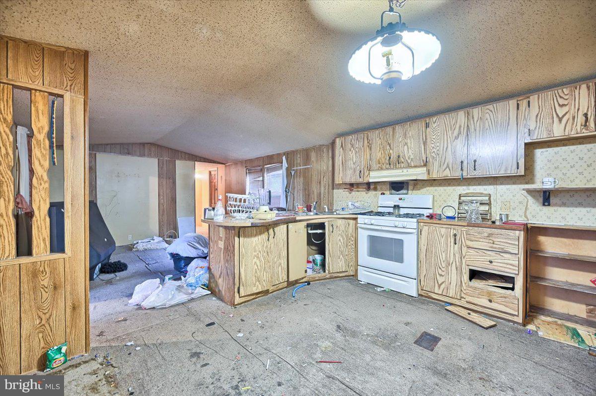 134 Broad Mountain View Road Halifax, PA 17032 - Photo 23 of 35 Kitchen